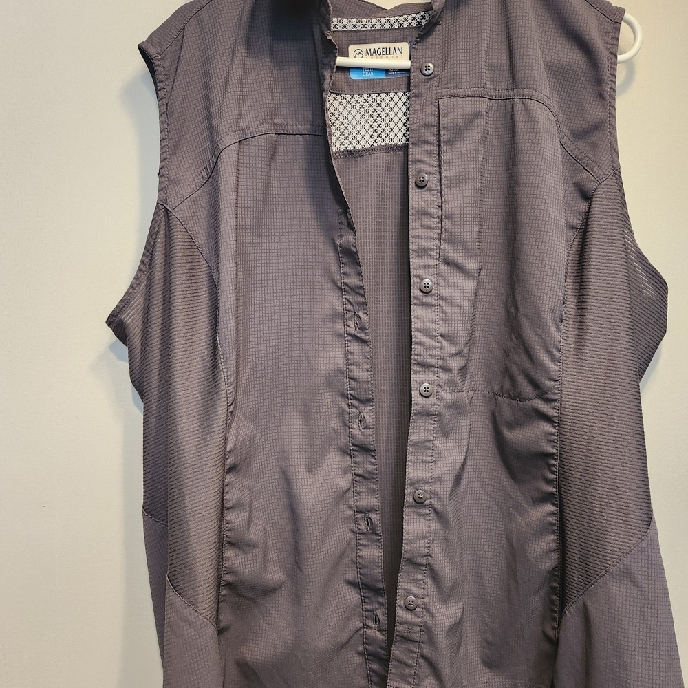 Magellan Outdoors Women's Charcoal Sleeveless Button Down Shirt